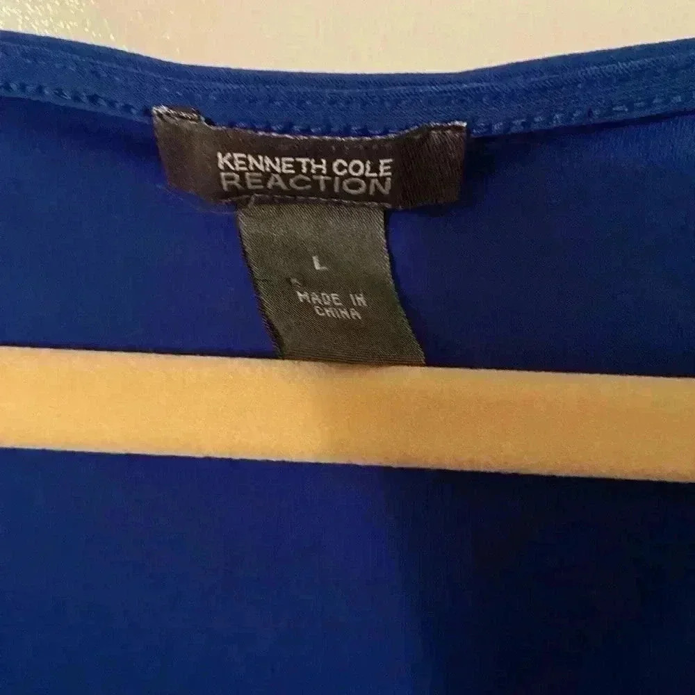 Kenneth Cole Reaction blue polyester/spandex sleeveless top size large. - Picture 3 of 5